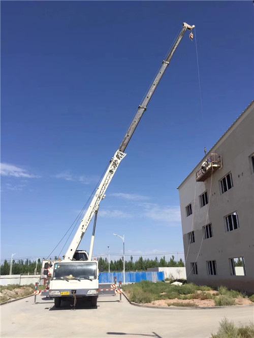 东海县“轻装强干”—— 吊车的 “轻量化臂架” 技术